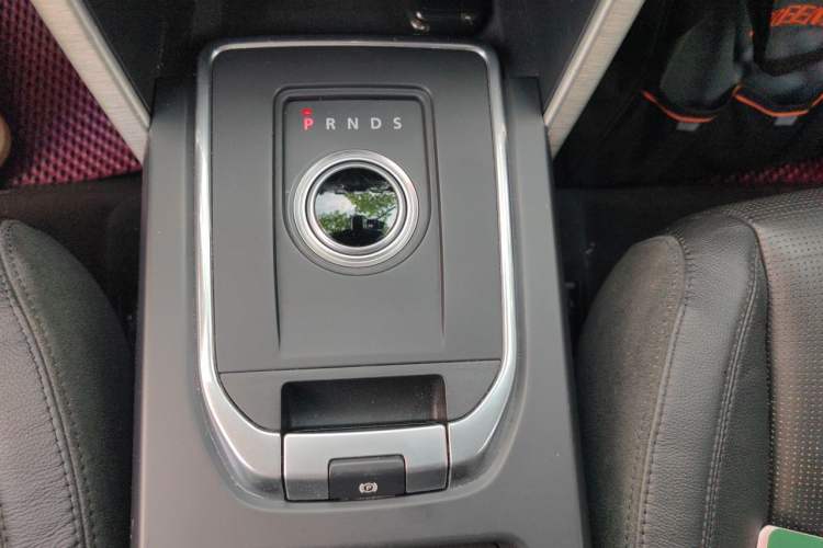 Used Land Rover Discovery Sport 2015 2.0T SE Gear Lever