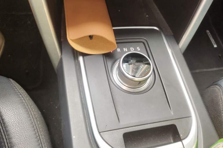 Used Land Rover Discovery Sport 2015 2.0T SE Gear Lever