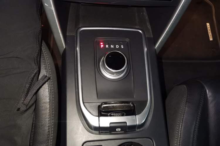 Used Land Rover Discovery Sport 2015 2.0T SE Gear Lever