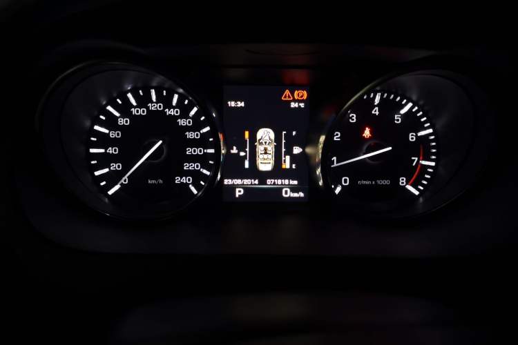 Used Land Rover Discovery Sport 2015 2.0T SE Instrument Cluster