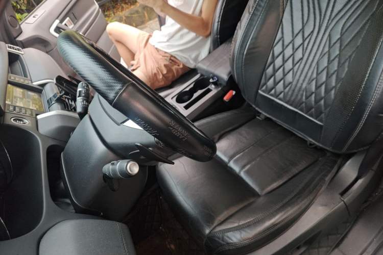 Used Land Rover Discovery Sport 2015 2.0T SE Left Front Seat