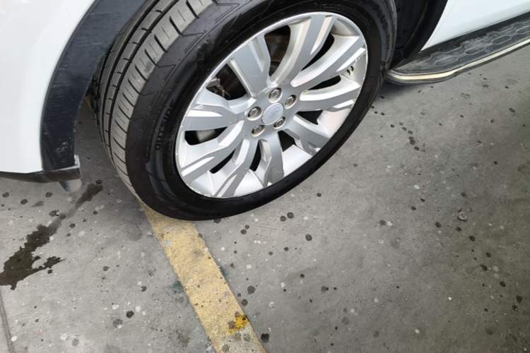 Used Land Rover Discovery Sport 2015 2.0T SE Left Front Wheel Hub