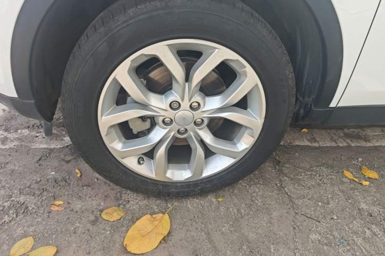 Used Land Rover Discovery Sport 2015 2.0T SE Left Front Wheel Hub