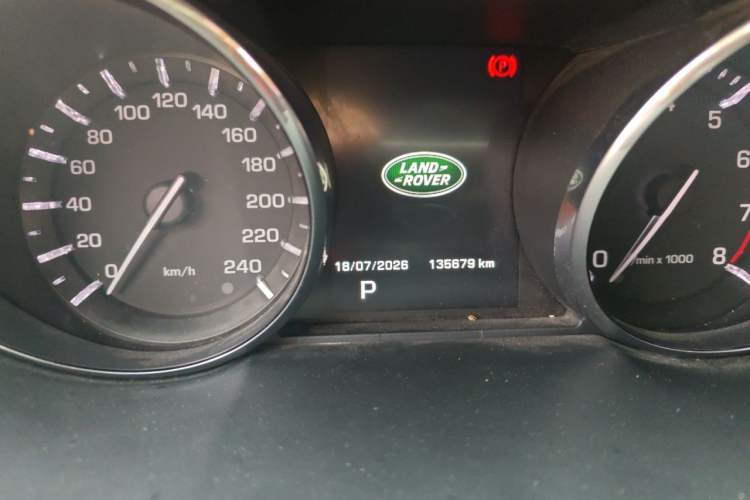 Used Land Rover Discovery Sport 2015 2.0T SE Odometer Close Up