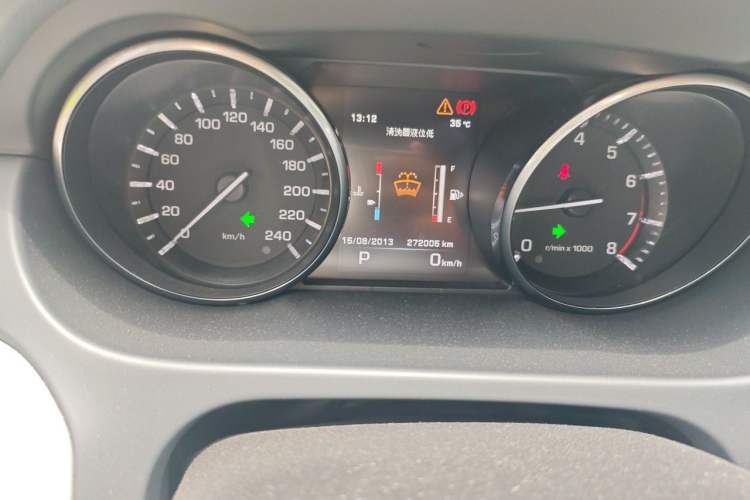Used Land Rover Discovery Sport 2015 2.0T SE Odometer Close Up