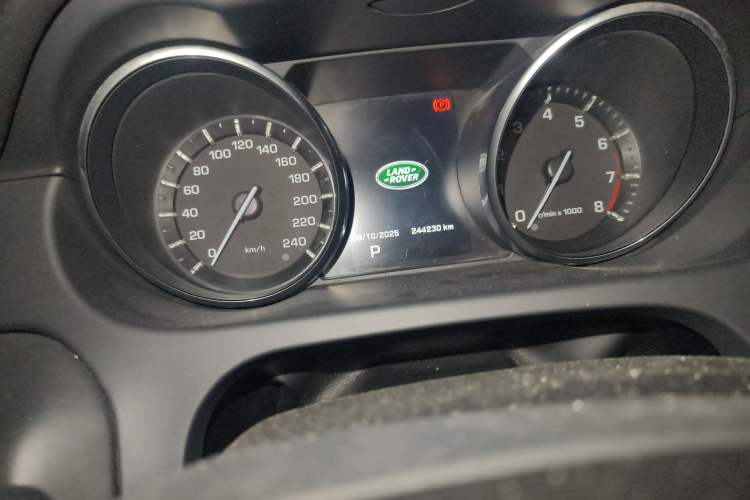 Used Land Rover Discovery Sport 2015 2.0T HSE LUXURY Odometer Close Up