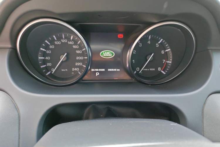 Used Land Rover Discovery Sport 2015 2.0T SE Odometer Close Up