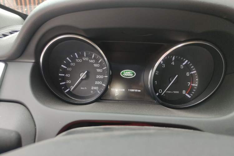 Used Land Rover Discovery Sport 2015 2.0T SE Odometer Close Up