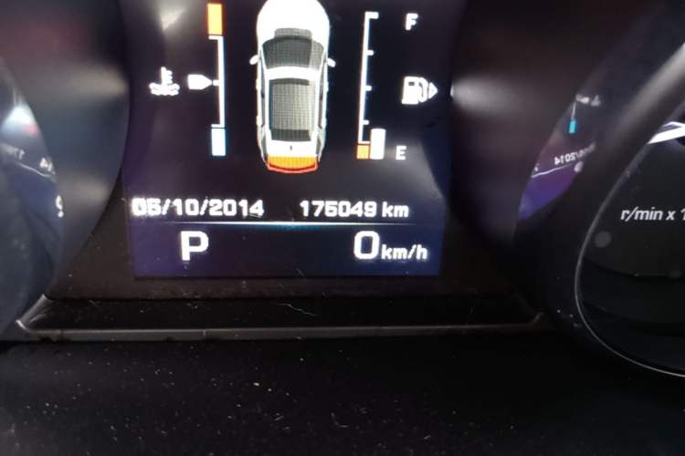 Used Land Rover Discovery Sport 2015 2.0T SE Odometer Close Up