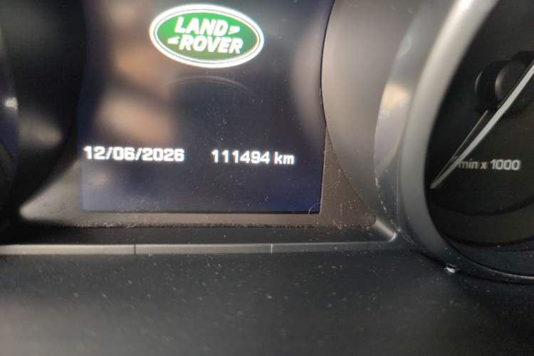 Used Land Rover Discovery Sport 2015 2.0T SE Odometer Close Up