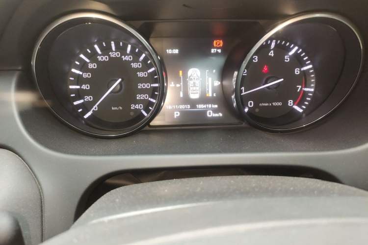 Used Land Rover Discovery Sport 2015 2.0T SE Odometer Close Up