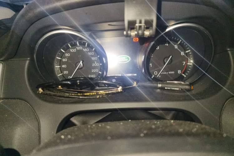 Used Land Rover Discovery Sport 2015 2.0T SE Odometer Close Up