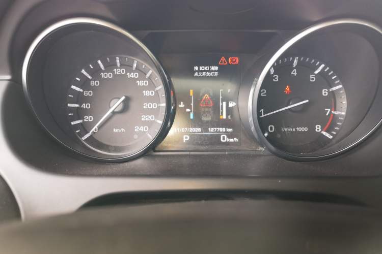 Used Land Rover Discovery Sport 2015 2.0T HSE LUXURY Odometer Close Up