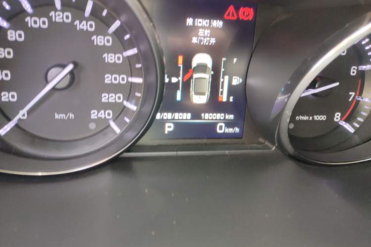 Used Land Rover Discovery Sport 2015 2.0T SE Odometer Close Up