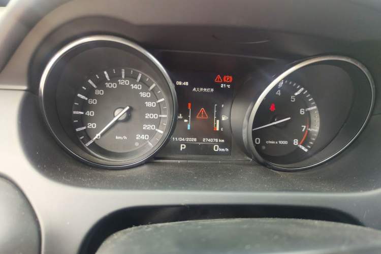 Used Land Rover Discovery Sport 2015 2.0T HSE LUXURY Odometer Close Up