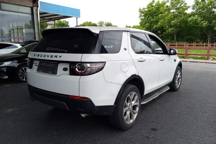 Used Land Rover Discovery Sport 2015 2.0T SE Rear Right 45 Deg