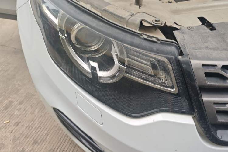 Used Land Rover Discovery Sport 2015 2.0T SE Right Front Headlight