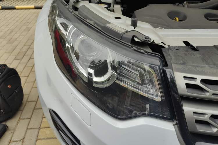 Used Land Rover Discovery Sport 2015 2.0T SE Right Front Headlight