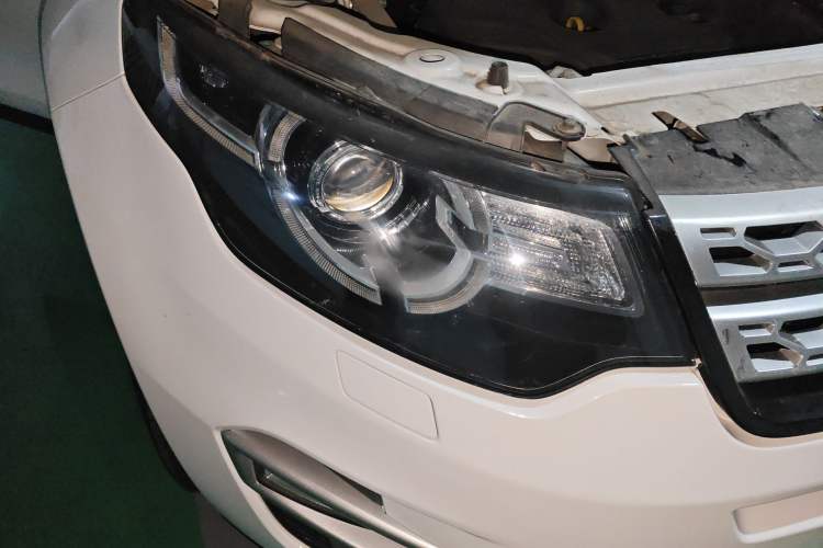 Used Land Rover Discovery Sport 2015 2.0T SE Right Front Headlight