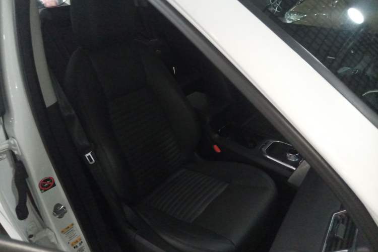 Used Land Rover Discovery Sport 2015 2.0T HSE LUXURY Right Front Seat