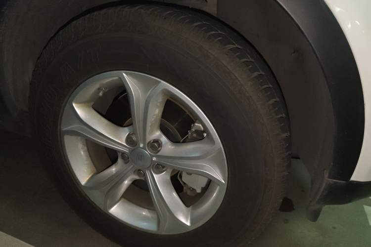 Used Land Rover Discovery Sport  Right Front Wheel Hub
