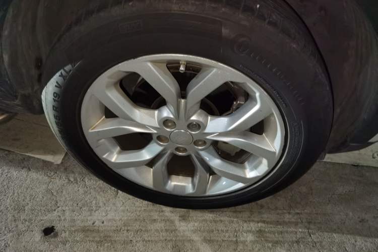 Used Land Rover Discovery Sport 2015 2.0T SE Right Front Wheel Hub