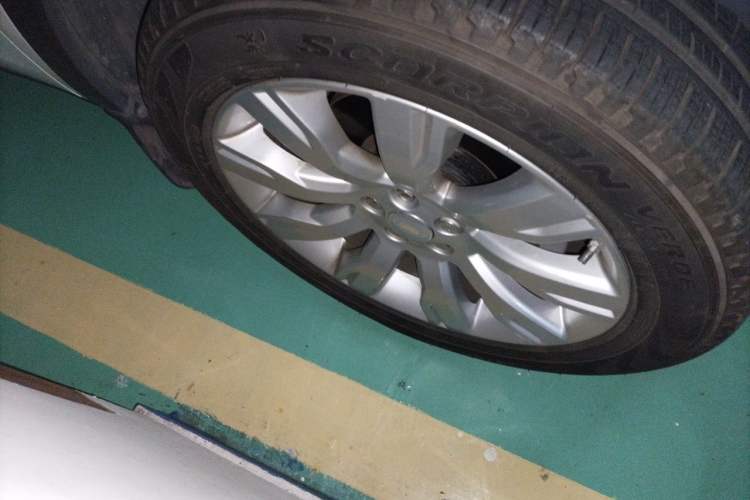Used Land Rover Discovery Sport 2015 2.0T HSE LUXURY Right Front Wheel Hub