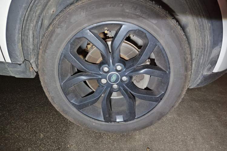 Used Land Rover Discovery Sport 2015 2.0T SE Right Front Wheel Hub