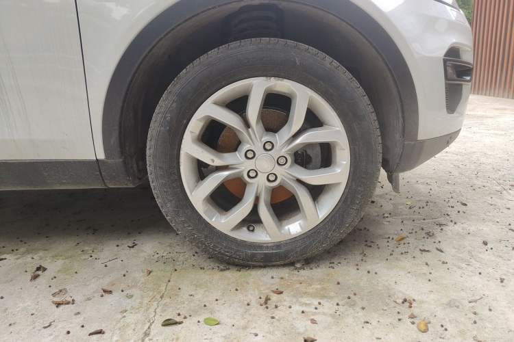 Used Land Rover Discovery Sport 2015 2.0T SE Right Front Wheel Hub