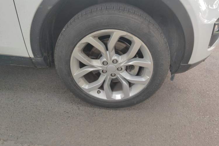 Used Land Rover Discovery Sport 2015 2.0T SE Right Front Wheel Hub