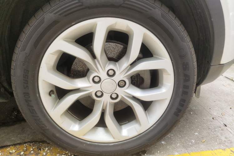 Used Land Rover Discovery Sport 2015 2.0T SE Right Front Wheel Hub