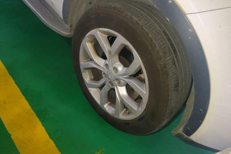 Used Land Rover Discovery Sport 2015 2.0T SE Right Front Wheel Hub