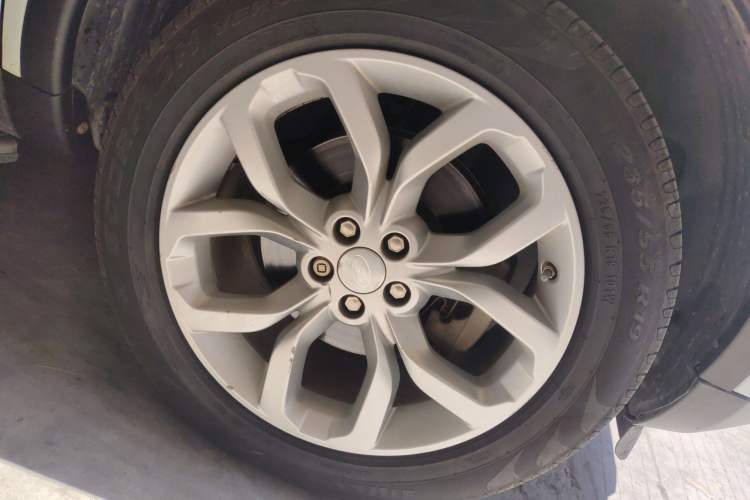 Used Land Rover Discovery Sport 2015 2.0T SE Right Front Wheel Hub