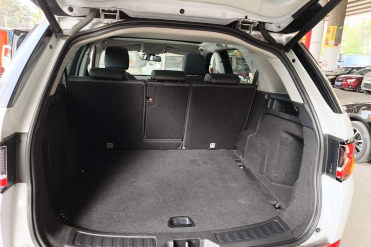 Used Land Rover Discovery Sport 2015 2.0T SE Trunk