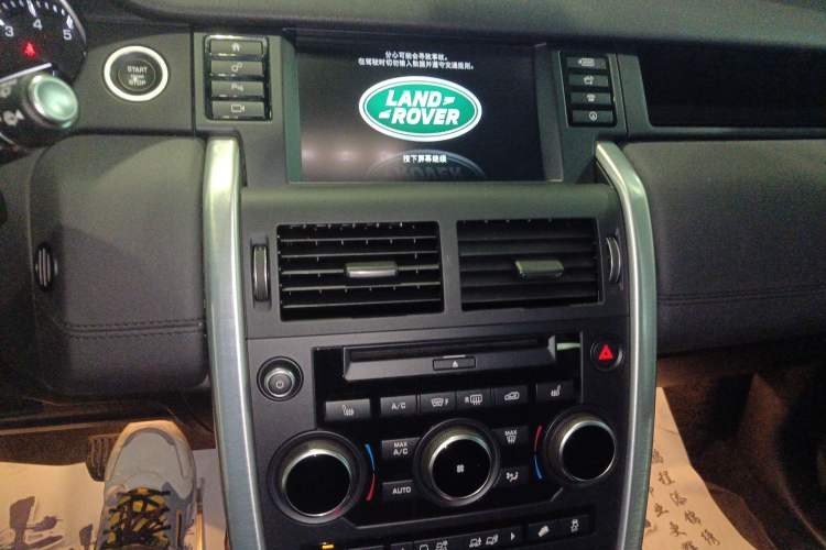 Used Land Rover Discovery Sport 2015 2.0T SE Audio And AC Panel