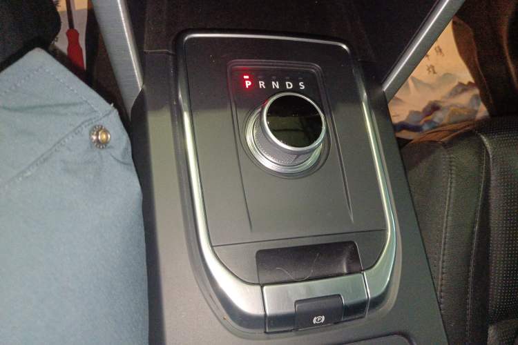 Used Land Rover Discovery Sport 2015 2.0T SE Gear Lever