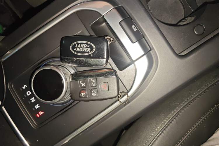 Used Land Rover Discovery Sport 2015 2.0T HSE LUXURY Interior 1