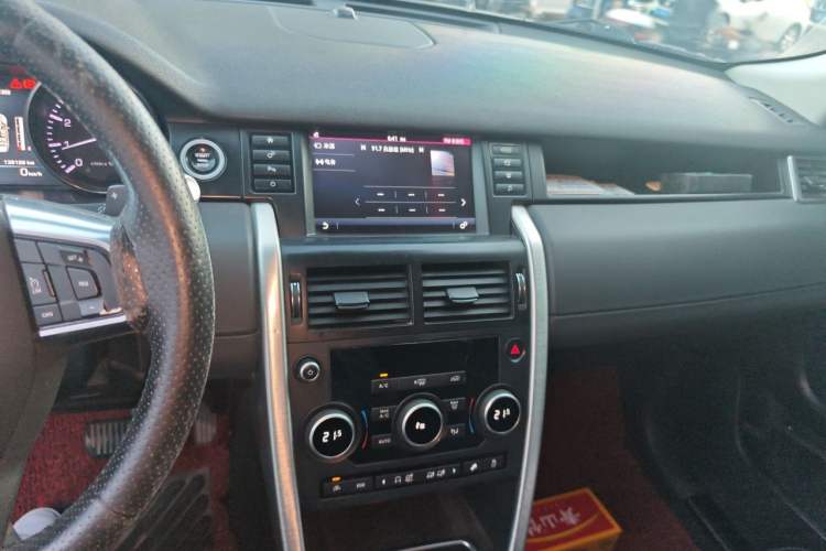 Used Land Rover Discovery Sport 2016 2.0T SE Audio And AC Panel