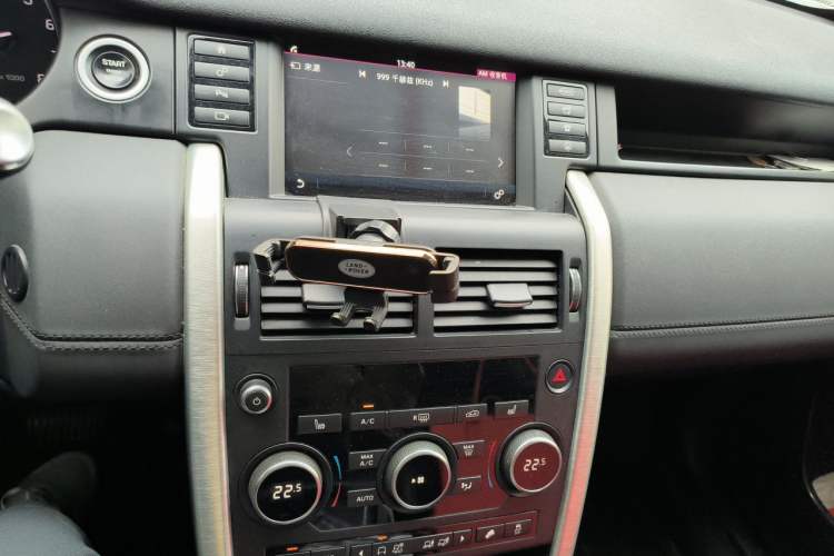 Used Land Rover Discovery Sport 2016 2.0T HSE Audio And AC Panel