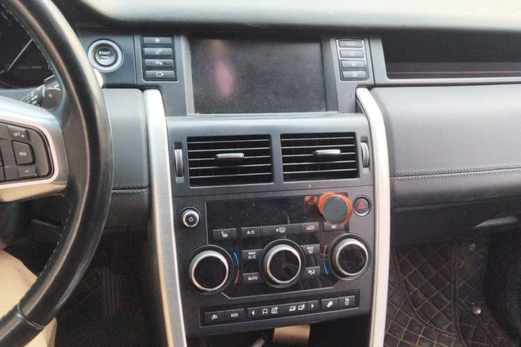 Used Land Rover Discovery Sport 2016 2.0T HSE Audio And AC Panel