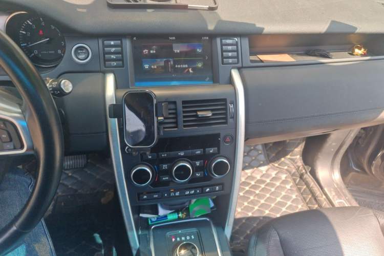 Used Land Rover Discovery Sport 2016 2.0T HSE Audio And AC Panel