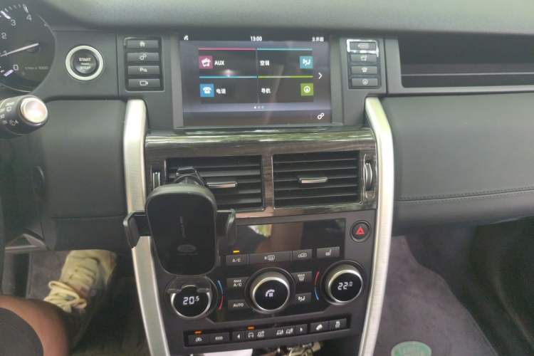 Used Land Rover Discovery Sport 2016 2.0T HSE Audio And AC Panel