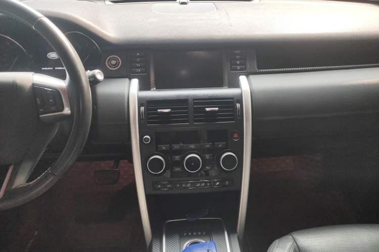 Used Land Rover Discovery Sport 2016 2.0T HSE Audio And AC Panel