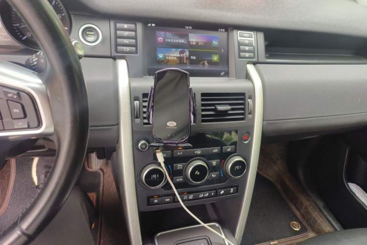 Used Land Rover Discovery Sport 2016 2.0T HSE Audio And AC Panel