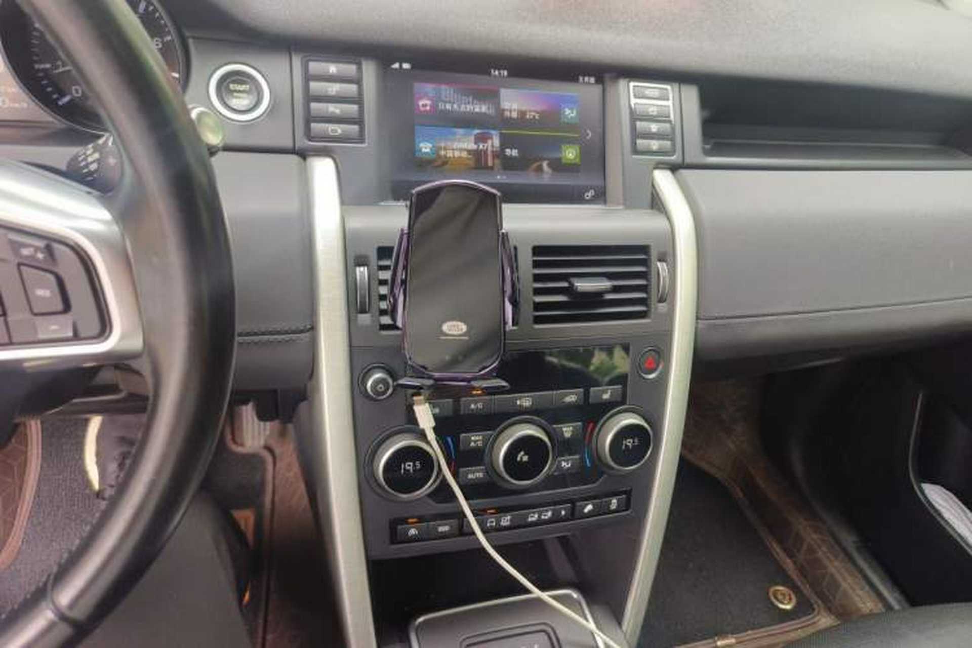 Used Land Rover Discovery Sport 2016 2.0T HSE Audio And AC Panel