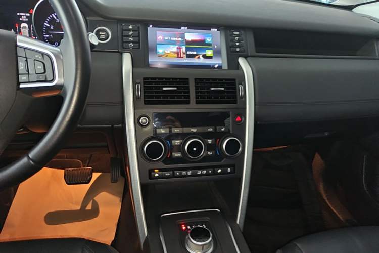Used Land Rover Discovery Sport 2016 2.0T HSE Audio And AC Panel