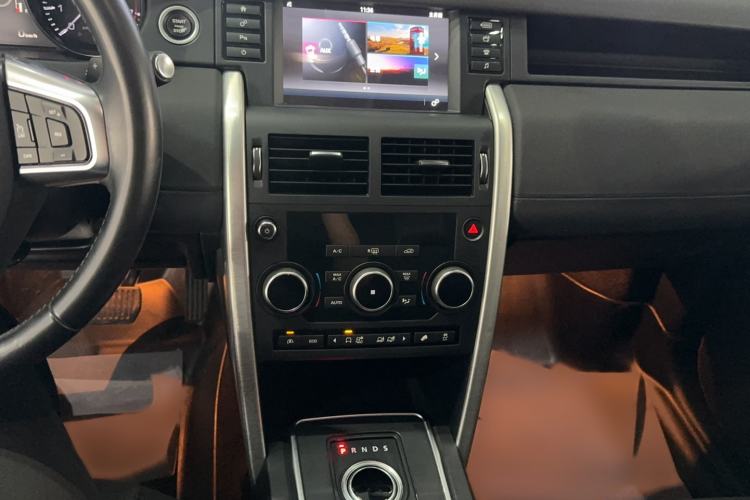 Used Land Rover Discovery Sport 2016 2.0T SE Audio And AC Panel