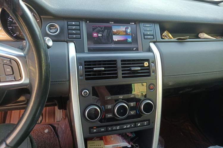 Used Land Rover Discovery Sport 2016 2.0T SE Audio And AC Panel