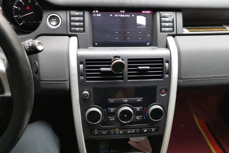 Used Land Rover Discovery Sport 2016 2.0T SE Audio And AC Panel
