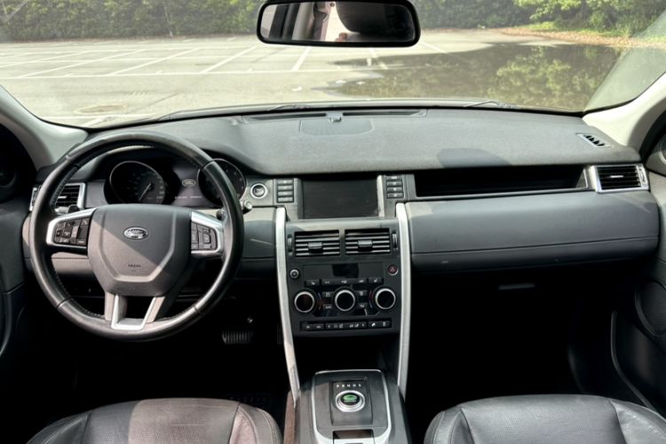 Used Land Rover Discovery Sport 2016 2.0T HSE Audio And AC Panel